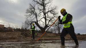 epa11859794 Spanish Civil Guard agents search for missing people in Pedralba, Valencia, Spain, 29 January 2025. Almost three months after the flash floods triggered by the DANA (high-altitude isolated depression) weather phenomenon hit the east of the country on 29 October 2024, recovery and reconstruction efforts are ongoing as more people remain missing.  EPA/KAI FORSTERLING