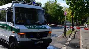 epa07558527 Police block a street in Berlin, Germany, 09 May 2019. According to the police, a 100 kilogram World War II bomb was discovered during construction work. A 500-metre barrier circle was set up around the site. Police is evacuating the inabitants.  EPA/CLEMENS BILAN