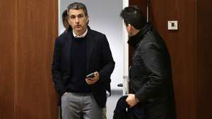 O presidente do Vitória SC de Guimarães, António Miguel Cardoso (C) reage após ser reeleito o final do jogo da 24ª jornada da I Liga de futebol, Vitória SC de Guimarães vs Casa Pia AC, realizado no Estádio D. Afonso Henriques, 1 Março 2025, MANUEL FERNANDO ARAUJO/LUSA