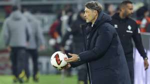 epa13292595 Head coach Niko Kovac of Dortmund throws out the ball during the German Bundesliga soccer match between Borussia Dortmund and Werder Bremen in Dortmund, Germany, 09 October 2026.  EPA/CHRISTOPHER NEUNDORF CONDITIONS - ATTENTION: The DFL regulations prohibit any use of photographs as image sequences and/or quasi-video.