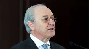 O presidente do PSD, Rui Rio, durante uma declaração de reação sobre a Operação Marquês e o estado da Justiça, num hotel do Porto, 12 de abril de 2021. ESTELA SILVA/LUSA