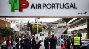Concentração do Sindicato Independente dos Técnicos de Manutenção de Aeronaves (SITEMA), em solidariedade para com os técnicos que se encontram em processo de despedimento na companhia aérea portuguesa, junto à entrada da TAP, em Lisboa, 24 de maio de 2022. RODRIGO ANTUNES/LUSA