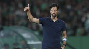 epa11576478 FC Porto head coach Vitor Bruno reacts during the Portuguese First League soccer match between Sporting CP and FC Porto at Alvalade Stadium in Lisbon, Portugal, 31 August 2024.  EPA/MANUEL DE ALMEIDA