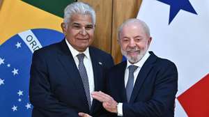 epa12330983 Brazilian President Luiz Inacio Lula da Silva (R) and his Panamanian counterpart Jose Raul Mulino pose during a press conference at the Planalto Palace in Brasilia, Brazil, 28 August 2025. Brazil will sell Panama four A-29 Super Tucano aircraft, which will be used by the Central American country's air force, according to an agreement signed during President Jose Raul Mulino's visit to Brasilia.  EPA/Andre Borges