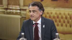 O candidato a Provedor de Justiça, Tiago Antunes intervém durante a sua audição perante a Comissão de Assuntos Constitucionais, Direitos, Liberdades e Garantias, na Assembleia da República, em Lisboa, 9 de abril de 2026. MIGUEL A. LOPES/LUSA