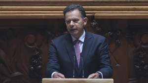 O primeiro-ministro, Luis Montenegro, intervém durante o debate da sessão plenária na Assembleia da República, Lisboa, 17 de junho de 2026. MANUEL DE ALMEIDA/LUSA