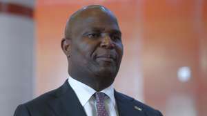 O Presidente de Moçambique, Daniel Chapo, em entrevista à agência Lusa, em Maputo, Moçambique, 10 de julho de 2026. Daniel Chapo, que partiu hoje para Lisboa para uma visita oficial, desafiou os empresários portugueses a investirem em Moçambique já, quando avançam megaprojetos de 50 mil milhões de dólares (43,8 mil milhões de euros) no gás, avisando que esperar por amanhã será tarde. (ACOMPANHA TEXTO DA LUSA DE 14 DE JULHO DE 2026). LUÍSA NHANTUMBO/LUSA