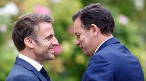 epa11422287 French President Emmanuel Macron (L) welcomes Portuguese Prime Minister Luis Montenegro before a working lunch at the Elysee Palace in Paris, France, 19 June 2024. According to the Elysee Palace press release, the two leaders&#039; meeting focused on the strategic agenda of the European Union ahead of the European Council on 27 and 28 June, as well as international issues, such as the situation in Ukraine and the Middle East.  EPA/MOHAMMED BADRA