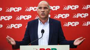 O secretário-geral do Partido Comunista  Português, Paulo Raimundo, intervém durante a conferência de imprensa para apresentação das principais conclusões da reunião do Comité Central do PCP, onde foi analisada a situação política e social, os resultados das eleições Legislativas e a ação e iniciativa política do partido, em Lisboa, 20 de maio  e 2025. ANTÓNIO COTRIM/LUSA