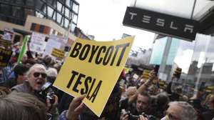 epa11933310 People gather to protest against Elon Musk's recent involvement with the Trump administration, at the Tesla Meatpacking District showroom in New York, USA, 01 March 2025. Musk has been put in charge of the Department of Government Efficiency (DOGE), making cuts to government jobs.  EPA/SARAH YENESEL
