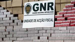 Quase dois milhões de cigarros de contrabando apreendidos pela Unidade de Ação Fiscal da GNR em Montalegre (Vila Real), numa operação que envolveu buscas a um local de apoio a uma organização criminosa, nas instalações do Destacamento de Ação Fiscal de Coimbra, 20 de maio de 2019. PAULO NOVAIS/LUSA