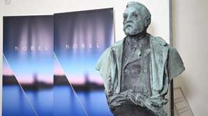 epa10895336 A view of a bust of Alfred Nobel during the announcement of the winners of the 2023 Nobel Prize in Physiology or Medicine in Stockholm, Sweden, 02 October 2023. The 2023 Nobel Prize in Physiology or Medicine was jointly awarded to Katalin Kariko and Drew Weissman 'for their discoveries concerning nucleoside base modifications that enabled the development of effective mRNA vaccines against COVID-19', the Nobel Assembly at the Karolinska Institutet announced.  EPA/JESSICA GOW  SWEDEN OUT