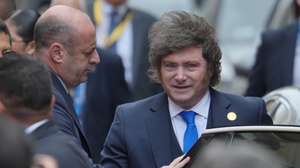 epa13137782 Argentine President Javier Milei (R) arrives for official ceremonies marking the transfer of power and the inauguration of President-elect Keiko Fujimori in Lima, Peru, 28 July 2026.  EPA/JOHN REYES MEJIA