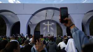 epa13266119 The faithful attend a mass led by Pope Leo XIV on the meadow of Shrine of Our Lady of Lourdes, in the town of Lourdes, France, 27 September 2026. The Pontiff's apostolic journey to France runs from 25 to 28 September under the motto "So That the World May Have Life".  EPA/GUILLAUME HORCAJUELO
