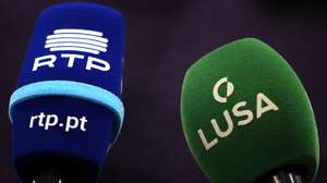 Microfones da RTP e Lusa