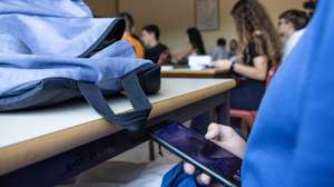 Alunos numa sala de aula da escola EB 23 Lourosa que proíbe os telemóveis, a propósito de uma petição que está a correr para que isso seja a regra em todas as escolas, Santa Maria da Feira, 23 de maio de 2023.  (ACOMPANHA TEXTO DE 27 DE MAIO DE 2023) JOSÉ COELHO/LUSA
