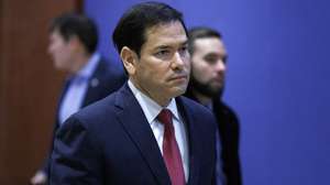 epa12596589 US Secretary of State Marco Rubio (C) arrives to brief lawmakers on national security issues including US military action taken against Venezuela, at the US Capitol in Washington DC, USA, 16 December 2025.  EPA/WILL OLIVER