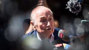 epaselect epa10058873 The former FIFA President, Joseph Blatter (C) surrounded by media representatives, speaks to the press in front of the Swiss Federal Criminal Court after the verdict has been announced, in Bellinzona, Switzerland, 08 July 2022. The trial ended with an acquittal. Former FIFA President Joseph Blatter and former UEFA president Michel Platini, stood trial before the Federal Criminal Court over a suspicious two-million payment. The Federal Prosecutor's Office accused them of fraud. The defense spoke of a conspiracy.  EPA/ALESSANDRO CRINARI