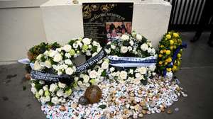 epa12718834 A view of a wreath laid by the Israeli President Isaac Herzog at Bondi Pavilion in Sydney, Australia, 09 February 2026.  EPA/BIANCA DE MARCHI AUSTRALIA AND NEW ZEALAND OUT