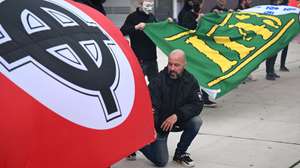 O porta-voz do Grupo 1143, Mário Machado, durante a manifestação "Menos Imigração e Mais Habitação", organizada pelo grupo 1143 (extrema-direita), Porto, 6 de abril de 2024. FERNANDO VELUDO/LUSA