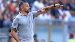 epa11558381 Vitoria&#039;s head coach Rui Borges gestures during the UEFA Conference League play-off soccer match between Vitoria de Guimaraes and Zrinjski Mostar, in Guimaraes, 21 August 2024.  EPA/ESTELA SILVA