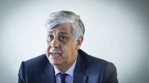 O Governador do Banco de Portugal, Mário Centeno, intervém durante a conferência de imprensa de apresentação do Relatório do Conselho de Administração, em Lisboa, 21 de maio de 2025. ANTÓNIO PEDRO SANTOS/LUSA