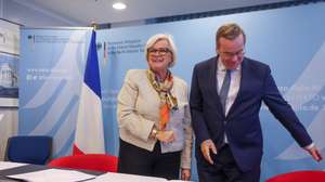 epa12455369 French Minister of the Armed Forces Catherine Vautrin (L) and German Defense Minister Boris Pistorius attend a signing ceremony for the bilateral agreement on the Joint European Early Warning and Interception system (JEWEL) during the NATO Ministers of Defence meeting in Brussels, Belgium, 15 October 2025.  EPA/OLIVIER HOSLET