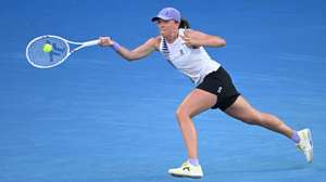 epa12681930 Iga Swiatek of Poland in action during the Women’s 4th round match against  Maddison Inglis of Australia on day 9 of the 2026 Australian Open tennis tournament at Melbourne Park in Melbourne, Australia, 26 January 2026.  EPA/JAMES ROSS AUSTRALIA AND NEW ZEALAND OUT