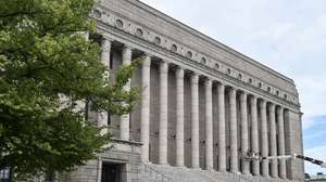 epa12309962 The Finnish Parliament building in Helsinki, Finland, 19 August 2025. A lawmaker and member of parliament died in the Parliament House during the summer recess, according to Helsinki Police reports.  EPA/KIMMO BRANDT