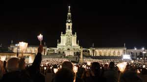 Fieis participam na Procissão da Velas durante as cerimónias religiosas de 12 e 13 de outubro no Santuário de Fátima, 12 de outubro de 2023. PAULO CUNHA/LUSA