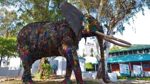 Uma obra de arte de um elefante de tamanho real está exposta no centro da capital moçambicana para assinalar o sétimo ano sem caça furtiva na maior área de conservação de Moçambique: a Reserva Especial do Niassa, Maputo, Moçambique, 04 de julho de 2024. (ACOMPANHA TEXTO DA LUSA DE 08 DE JULHO DE 2024). LUÍSA NHANTUMBO  /LUSA