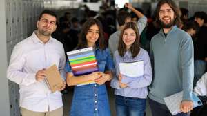 Telemóveis são proibidos na escola pública melhor classificada no ...