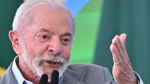 epa12277790 Brazilian President Luiz Inacio Lula da Silva speaks during a ceremony for the delivery of new homes under the 'Minha Casa, Minha Vida' housing program at the Planalto Palace in Brasilia, Brazil, 01 August 2025.  EPA/ANDRE BORGES