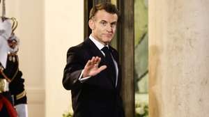 epa12792716 French President Emmanuel Macron waits for the arrival of President of Singapore Tharman Shanmugaratnam for a working dinner at the Elysee Palace in Paris, France, 03 March 2026.  EPA/TERESA SUAREZ