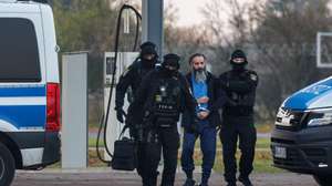 epa12516453 Defendant Taleb al-Abdulmohsen (C) is led to a police helicopter after the first day of his trial for murder in the 2024 Magdeburg Christmas market attack in Magdeburg, Germany, 10 November 2025. On 20 December 2024, Taleb al-Abdulmohsen drove a car at high speed into the open-air Christmas market, killing at least six people and injuring over 300.  EPA/JENS SCHLUETER  / POOL