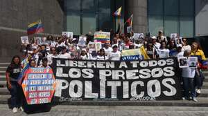 epa12755021 Relatives of political prisoners in Venezuela participate in a demonstration to denounce the failure to implement the releases announced by the authorities in Caracas, Venezuela, 18 February 2026.  EPA/MIGUEL GUTIERREZ