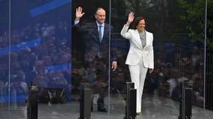 epa13047397 Former US Vice President Kamala Harris and second gentleman Doug Emhoff wave as they step onto the main stage during the opening ceremony at the Obama Presidential Center in Chicago, Illinois, USA, 18 June 2026. The Obama Presidential Center in Chicago will serve as a civic hub, museum, library, and education project commemorating the presidency of Barack Obama.  EPA/VICTOR HILITSKI