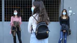 Alunos caloiros da Faculdade de Medicina da Universidade do Porto (FMUP) durante a cerimónia de receção ao novo ano no Estádio do Bessa, Porto, 7 de outubro de 2020. JOSÉ COELHO/LUSA