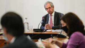 O presidente da Comissão de Acompanhamento, José Bracinha Vieira, fala perante a Comissão Eventual de Inquérito Parlamentar às perdas registadas pelo Novo Banco e imputadas ao Fundo de Resolução na Assembleia da República em Lisboa, 01 de junho de 2021. TIAGO PETINGA/LUSA