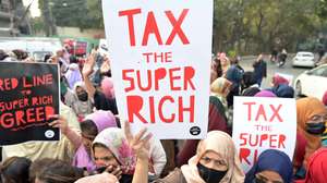 epaselect epa11833924 Activists of the Kissan Rabta Committee, a rights group of farmers, rally to demand tax reforms and equal opportunity for all, ahead of the World Economic Forum (WEF), in Lahore, Pakistan, 18 January 2025. Demonstrators gathered in Lahore to voice their concerns against socioeconomic disparities that have persisted in the community. With slogans 'Equal Opportunity for All' and 'Close the Wealth Gap,' protesters marched through the streets, demanding policy reforms that address income inequality and systemic injustices.  EPA/A. HUSSAIN