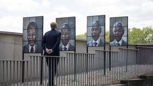 epa10925519 King Willem-Alexander of the Netherlands looks at images of Nelson Mandela during a visit to the Apartheid Museum in Johannesburg, South Africa, 18 October 2023. The Dutch Royal couple is visiting South Africa followed by Kenya.  EPA/KIM LUDBROOK