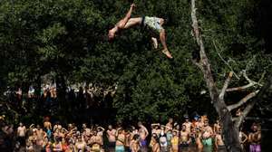 epaselect epa11549165 Attendees enjoy the opening day of the Paredes de Coura music festival in Paredes de Coura, northern Portugal, 14 August 2024. The festival runs through 17 August.  EPA/JOSE COELHO