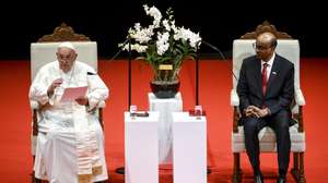 epa11599440 Pope Francis and Singaporean President Tharman Shanmugaratnam (R) attend a meeting with authorities, civil society, and the diplomatic corps at the Cultural Centre of the National University of Singapore (NUS), in Singapore, 12 September 2024. Pope Francis is visiting Singapore from 11 to 13 September, marking the final stop of his apostolic journey through the Asia-Pacific region, which also includes Indonesia, Papua New Guinea, and East Timor.  EPA/ALESSANDRO DI MEO