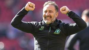 epa12042871 Vitor Pereira manager of Wolverhampton Wanderers celebrates his teams victory after the English Premier League match between Manchester United and Wolverhampton Wanderers in Manchester, Great Britain, 20 April 2025.  EPA/PETER POWELL EDITORIAL USE ONLY. No use with unauthorized audio, video, data, fixture lists, club/league logos, 'live' services or NFTs. Online in-match use limited to 120 images, no video emulation. No use in betting, games or single club/league/player publications.