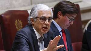 O presidente da Assembleia da República, José Pedro Aguiar-Branco (E), intervém durante a sessão plenária na Assembleia da República, em Lisboa, 18 de março de 2026. ANTÓNIO PEDRO SANTOS/LUSA