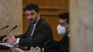 O ministro da Educação, Tiago Brandão Rodrigues, durante a audição na Comissão Eventual para o acompanhamento da aplicação das medidas de resposta à pandemia da doença COVID-19 e do processo de recuperação económica e social, no Auditório Almeida Santos, na Assembleia da República, Lisboa, 24 de março de 2021.   MANUEL DE ALMEIDA/LUSA