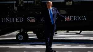 epa13283672 US President Donald Trump walks over to board Marine One after speaking to reporters on the South Lawn of the White House in Washington, DC, USA, 05 October 2026. President Trump will deliver remarks at a midterm election rally at the Pinnacle Bank Expo Center in Grand Island, Nebraska, campaigning in support of Republican US Senator Pete Ricketts, who faces independent challenger Dan Osborn in the November midterm elections.  EPA/SAMUEL CORUM / POOL