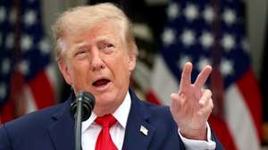epa13307025 US President Donald Trump speaks as members of professional police and firefighters' organizations eat lunch in the Rose Garden at the White House in Washington, DC., USA, 15 October 2026.  EPA/TOM BRENNER / POOL