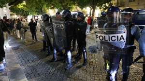 Members of the public security police (PSP) during a protest for the right to housing in Rossio Square, Lisbon, Portugal, 21 October 2026. The protest for the right to housing and against the rising cost of living in Portugal began in the city of Porto on the 10th of this month, and subsequently spread to Lisbon and several other Portuguese cities. MIGUEL A. LOPES/LUSA
