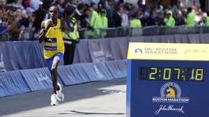 epa09896092 Lawrence Cherono of Kenya crosses the finish line to place second in the Men’s Division of the 126th Boston Marathon, in Boston, Massachusetts, USA, 18 April 2022. This is the first time since the beginning of the pandemic that the Boston Marathon, the worlds oldest annual marathon, was held on the traditional date in April.  EPA/CJ GUNTHER